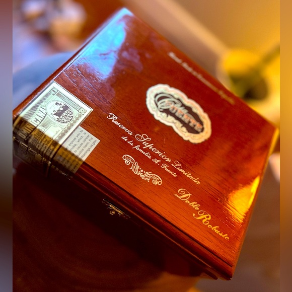 Casa Fuente Cigar Box - Picture 2 of 3